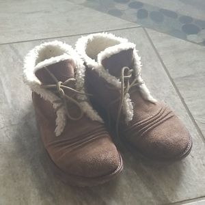 Earth shoe boots
